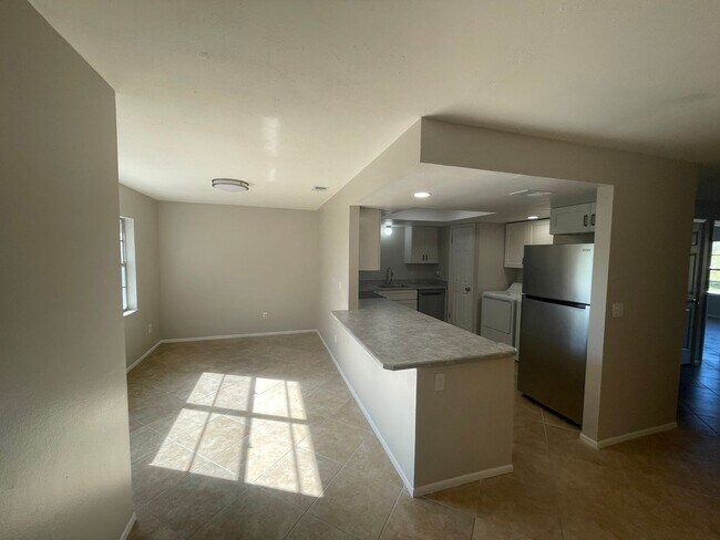 419H Banana Cay Dr in South Daytona, FL - Building Photo - Building Photo