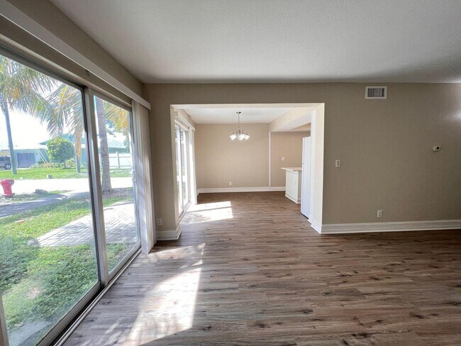 608 SW 1st St in Boynton Beach, FL - Building Photo - Building Photo