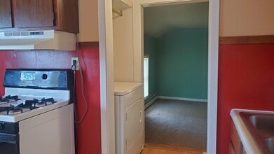 1050 Curtis St, Unit 2 in Baldwin, WI - Foto de edificio - Building Photo