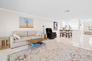 9193 Pecky Cypress Ln, Unit 0606 in Boca Raton, FL - Building Photo