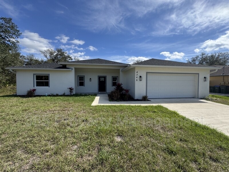 4368 Kennett St in North Port, FL - Building Photo