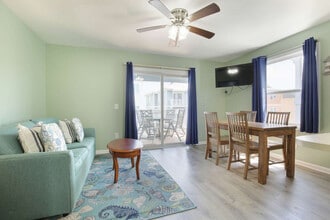608 Carolina Beach Ave S in Carolina Beach, NC - Building Photo - Building Photo