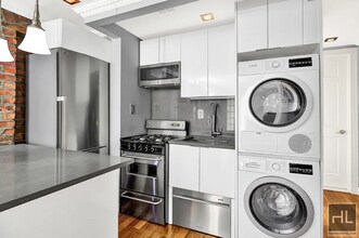 Mulberry Street, Unit 4F in New York, NY - Foto de edificio - Building Photo