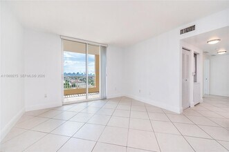 117 NW 42nd Ave in Miami, FL - Foto de edificio - Building Photo