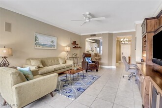 410 Bayfront Pl in Naples, FL - Building Photo - Building Photo