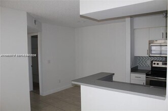 1247 SW 46th Ave in Pompano Beach, FL - Foto de edificio - Building Photo