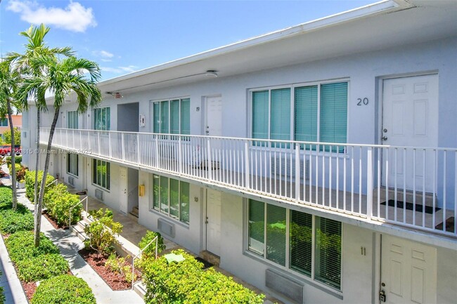 7315 Carlyle Ave in Miami Beach, FL - Building Photo - Building Photo