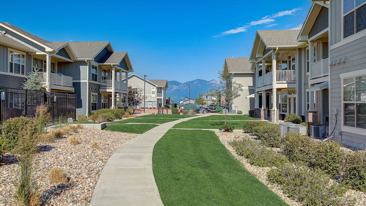 Springs at Allison Valley in Colorado Springs, CO - Foto de edificio