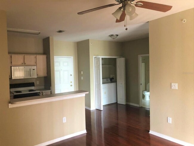 5471 Vineland Rd in Orlando, FL - Building Photo - Building Photo