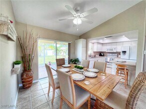 137 SE 17th Terrace in Cape Coral, FL - Foto de edificio - Building Photo