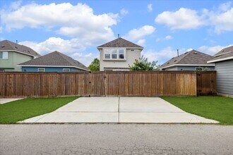 1044 Esplanade Pky in San Marcos, TX - Building Photo - Building Photo