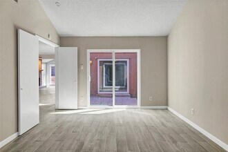 9724 Summerwood Cir in Dallas, TX - Building Photo - Building Photo