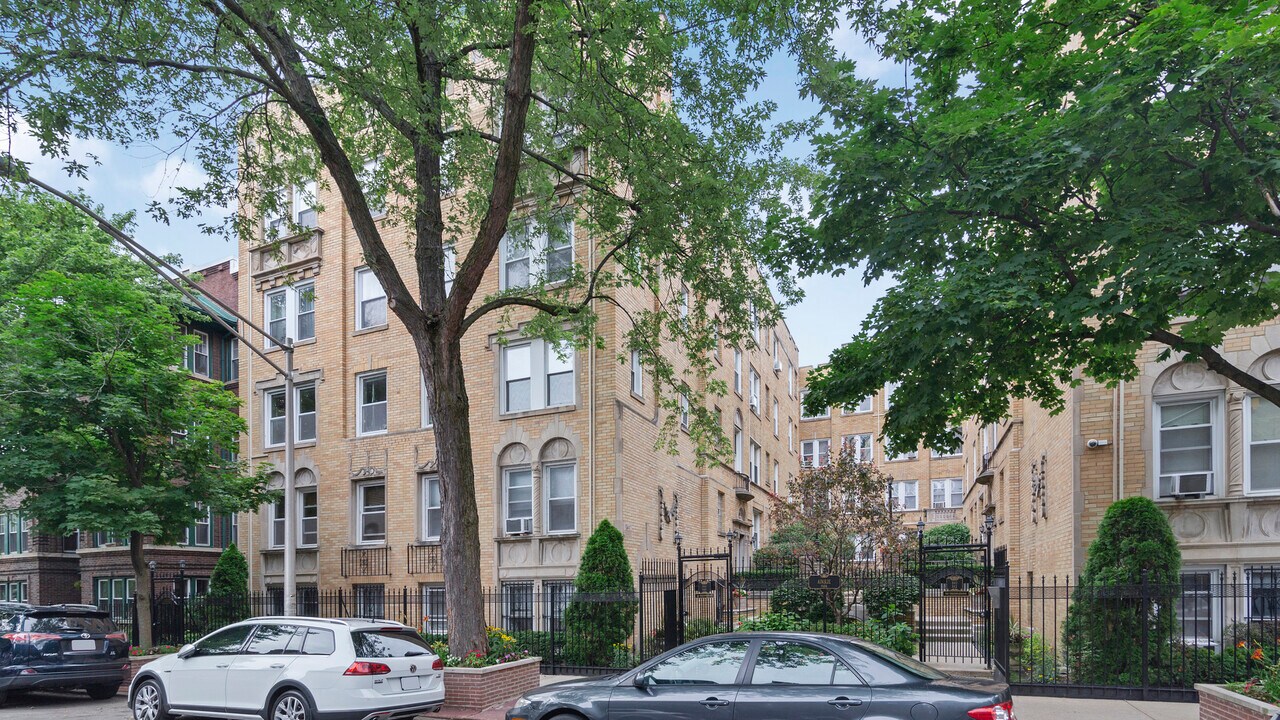 846 W Ainslie St in Chicago, IL - Foto de edificio