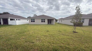 8780 SW Kanner Hwy in Stuart, FL - Building Photo - Building Photo