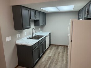 3584 Neerpark Dr in Lincoln, NE - Building Photo - Building Photo