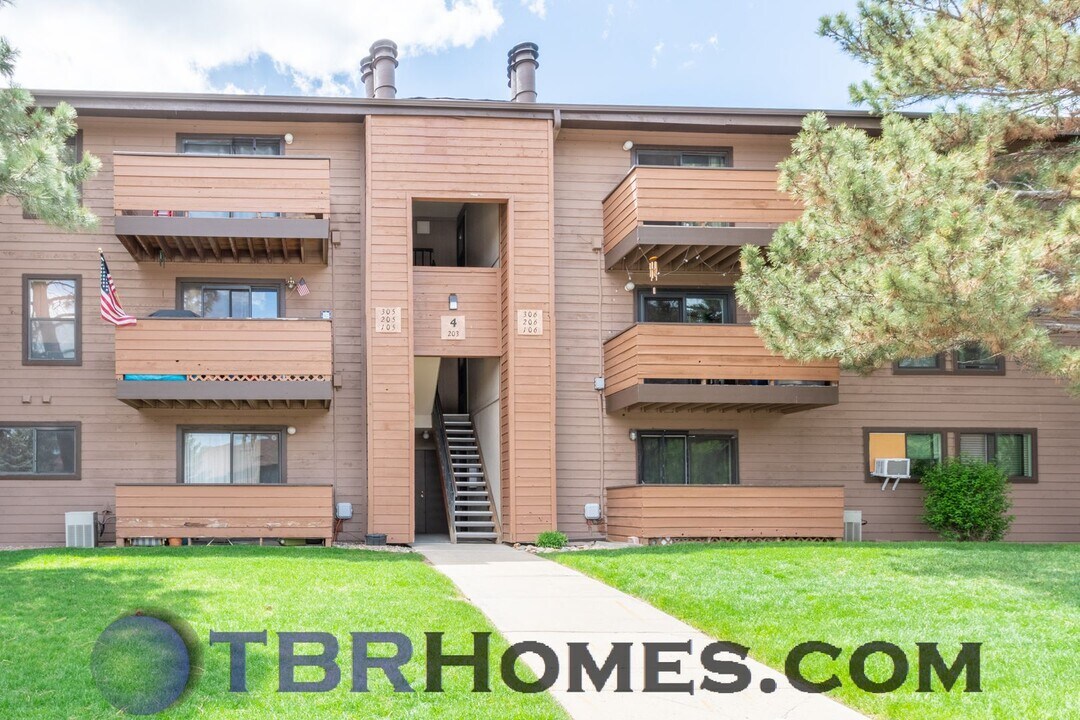 203 Wright St in Lakewood, CO - Building Photo