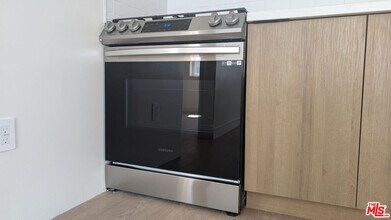 1125 Lodi Pl in Los Angeles, CA - Building Photo - Building Photo