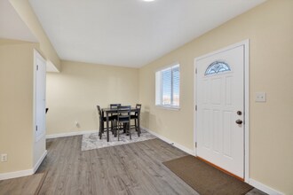 407 Corona Ave in Wiggins, CO - Foto de edificio - Building Photo