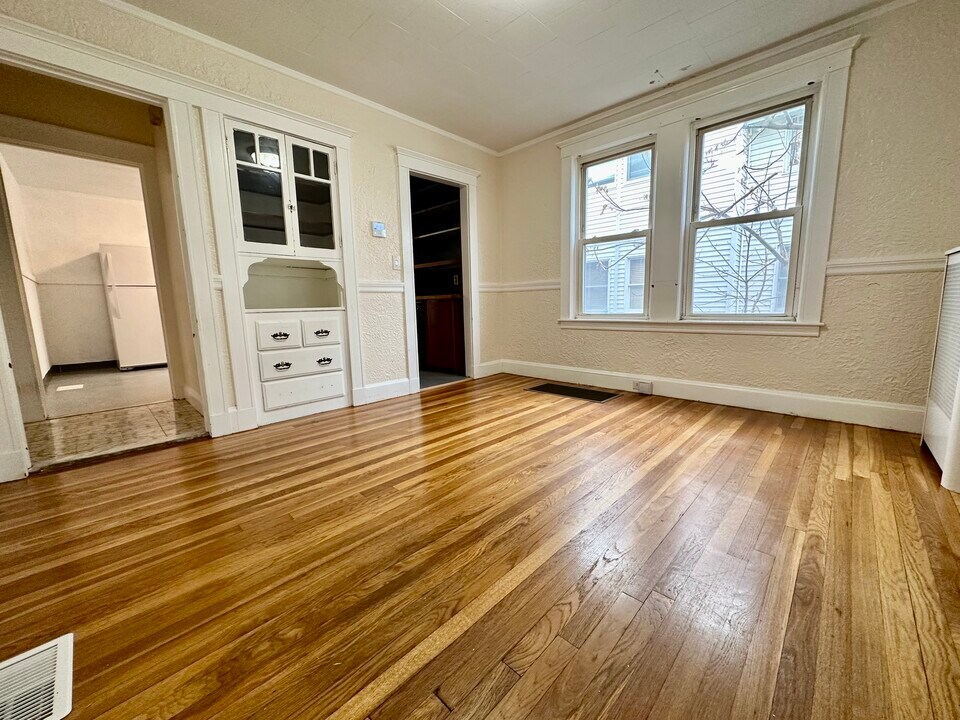 74 Lewis St, Unit 1 in Everett, MA - Foto de edificio