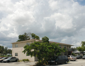 6034 SW 37th St in Miramar, FL - Building Photo - Building Photo