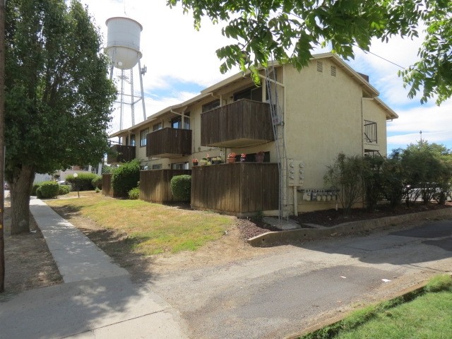 Maxwell Garden Apartments in Maxwell, CA - Building Photo - Building Photo