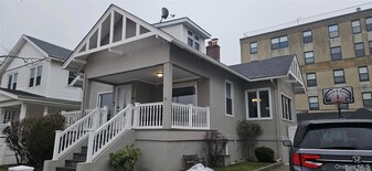 218 W Chester St in Long Beach, NY - Building Photo