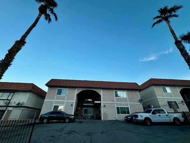6945 Mendon Ln in Las Vegas, NV - Foto de edificio - Building Photo
