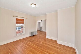 492 Metropolitan Ave in Boston, MA - Building Photo - Building Photo