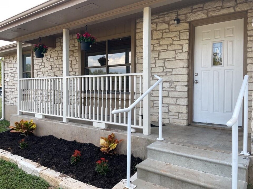 2501 Peach Tree Ln in Cedar Park, TX - Building Photo