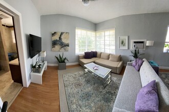 820 Euclid Ave, Unit 201 in Miami Beach, FL - Foto de edificio - Building Photo