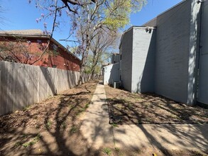 219 Fry St, Unit 5 in Denton, TX - Building Photo - Building Photo