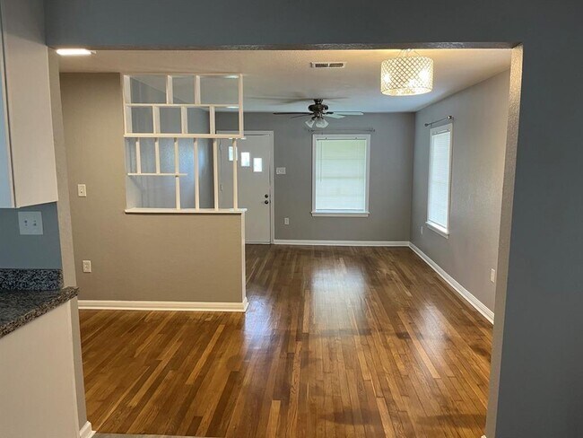 3527 Songwood St photo'