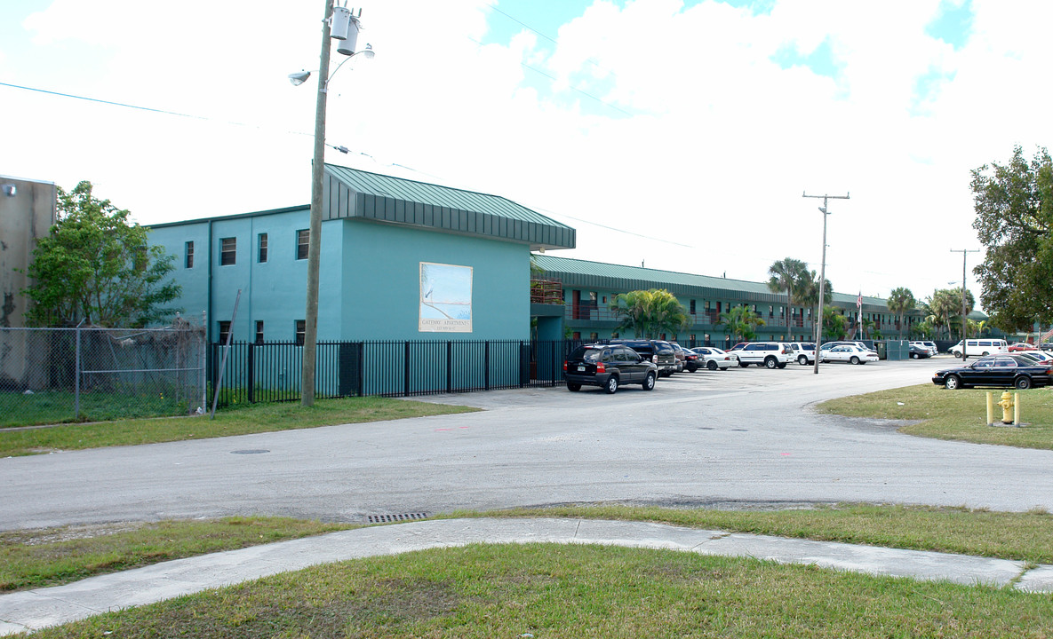 Gateway Apartments in Florida City, FL - Building Photo