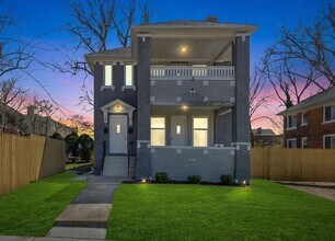 1975 Gladstone St, Unit Upper Unit in Detroit, MI - Foto de edificio - Building Photo