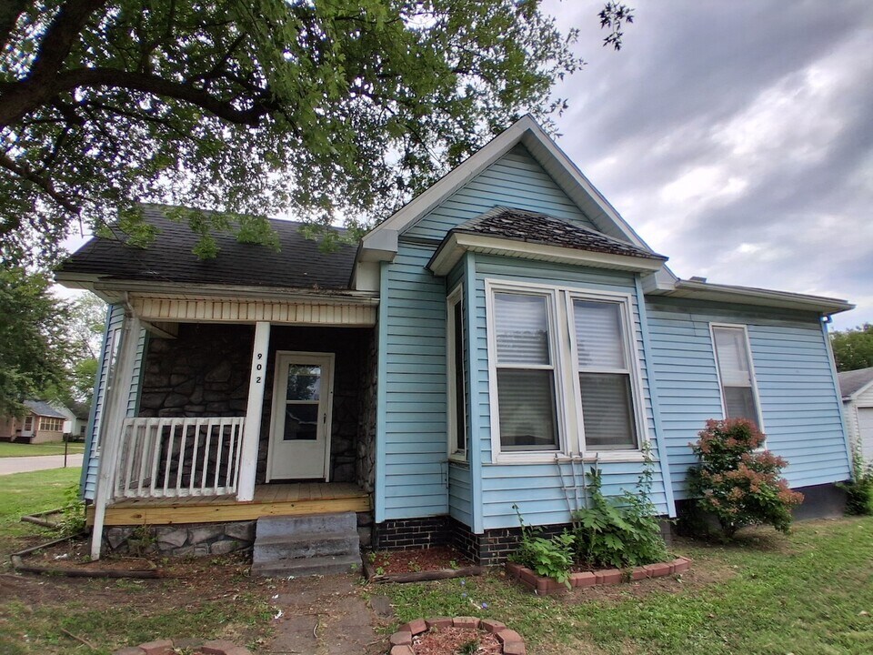 902 Norman St in Danville, IL - Building Photo