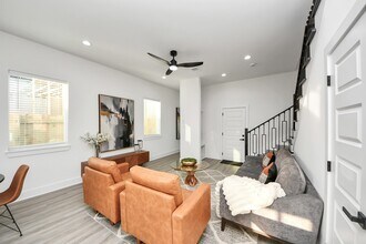 8533 Amadwe St in Houston, TX - Foto de edificio - Building Photo