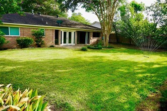 9538 Meadowglen Ln in Houston, TX - Building Photo - Building Photo