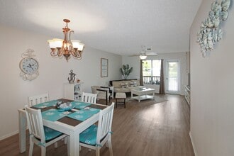 255 Fenwick Dr in Venice, FL - Building Photo - Building Photo