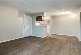 9550 Deering Dr in Houston, TX - Building Photo - Building Photo