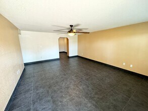 1332 W Joan De Arc Ave in Phoenix, AZ - Building Photo - Building Photo