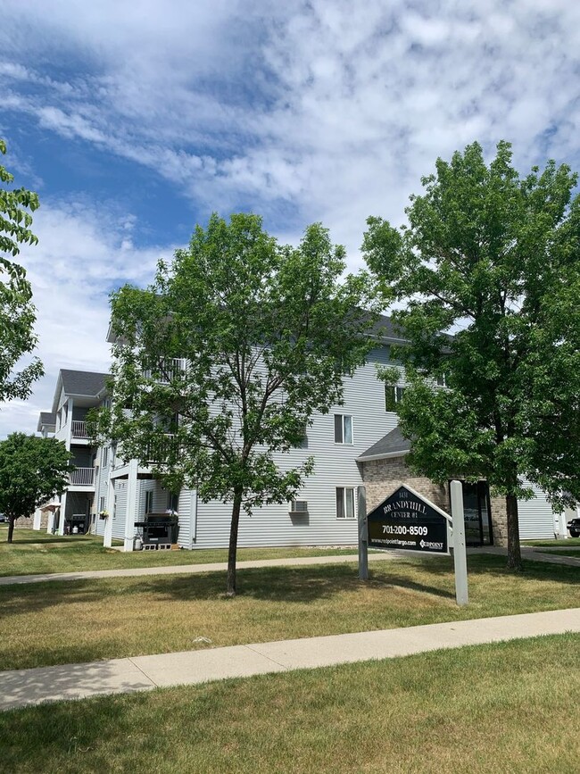 Brandyhill  Apartments Center #1 in Fargo, ND - Foto de edificio - Building Photo