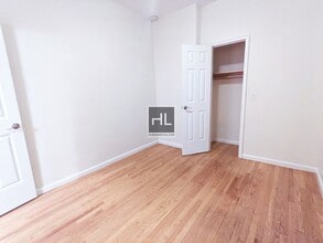 EAST 82 STREET in New York, NY - Foto de edificio - Building Photo