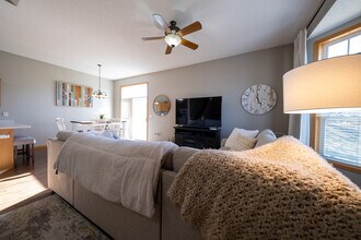 20647 Hampshire Way in Lakeville, MN - Building Photo - Building Photo