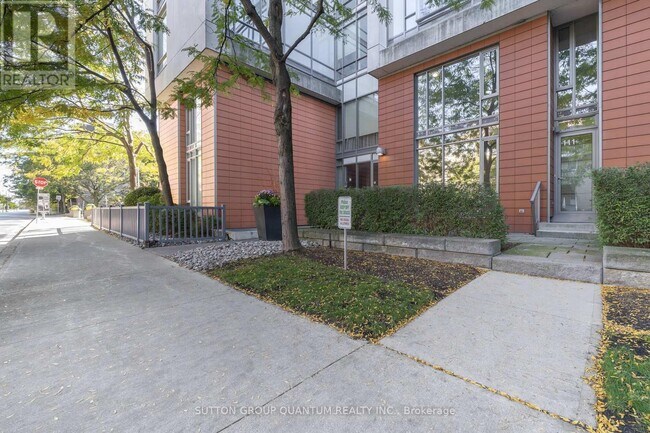 90 Stadium Rd in Toronto, ON - Building Photo - Building Photo