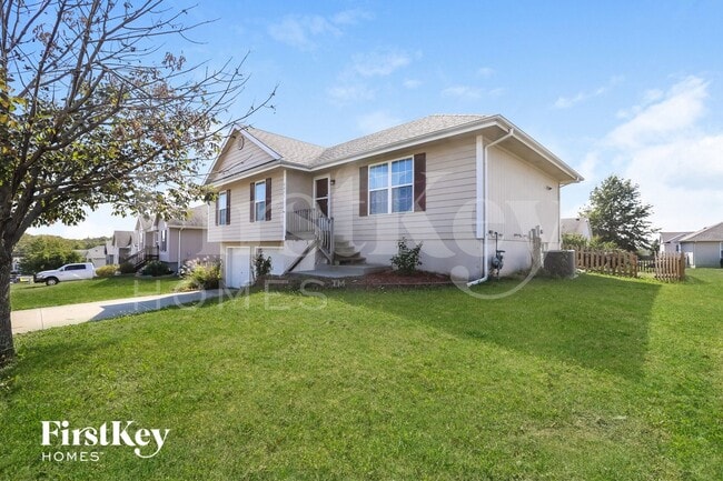 2211 Larkspur in Excelsior Springs, MO - Building Photo - Building Photo