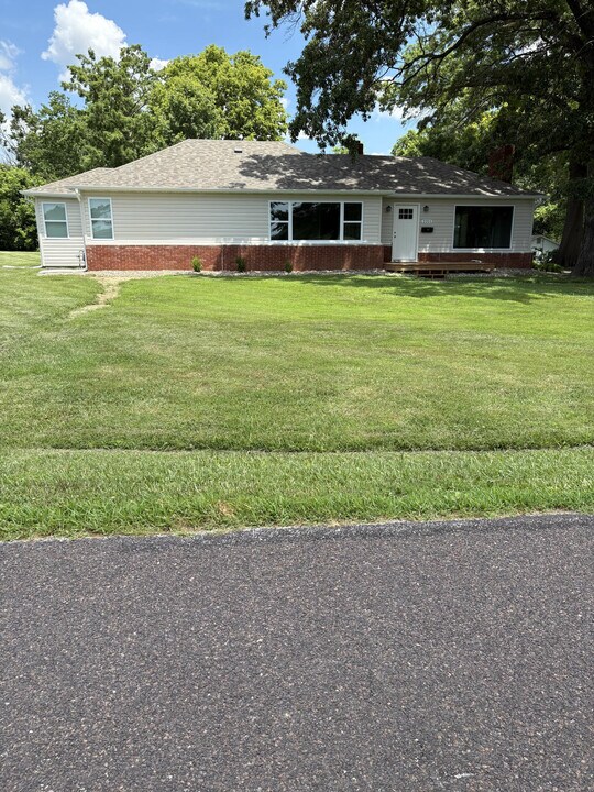 2211 E Walnut St in Columbia, MO - Building Photo