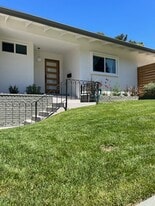 5304 Baza Ave in Woodland Hills, CA - Building Photo