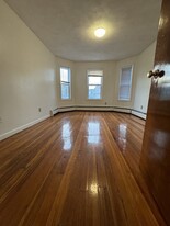 70 Waite St, Unit #2L Apartamentos