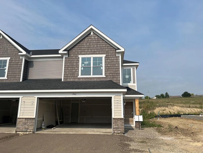 446 Murray Hl Wy in Waconia, MN - Foto de edificio - Building Photo