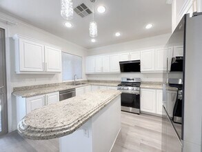 150 Short Ruff Way in Las Vegas, NV - Building Photo - Building Photo